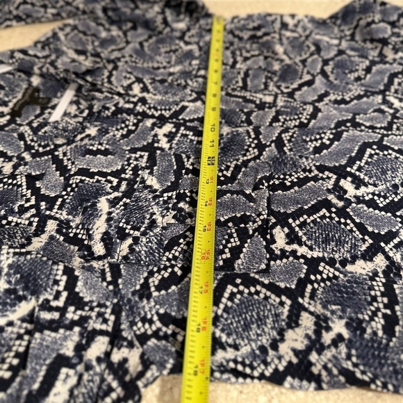 Banana Republic Soft Relaxed Shift Dress Long Sleeve Blue Snakeskin Print 14 - Picture 16 of 16